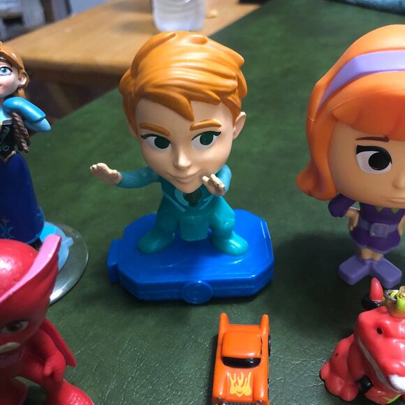 Lot of Collectible Toy Figures: Daphnie Bobble, PJ Mask, Little Mermaid & more - Picture 5 of 7